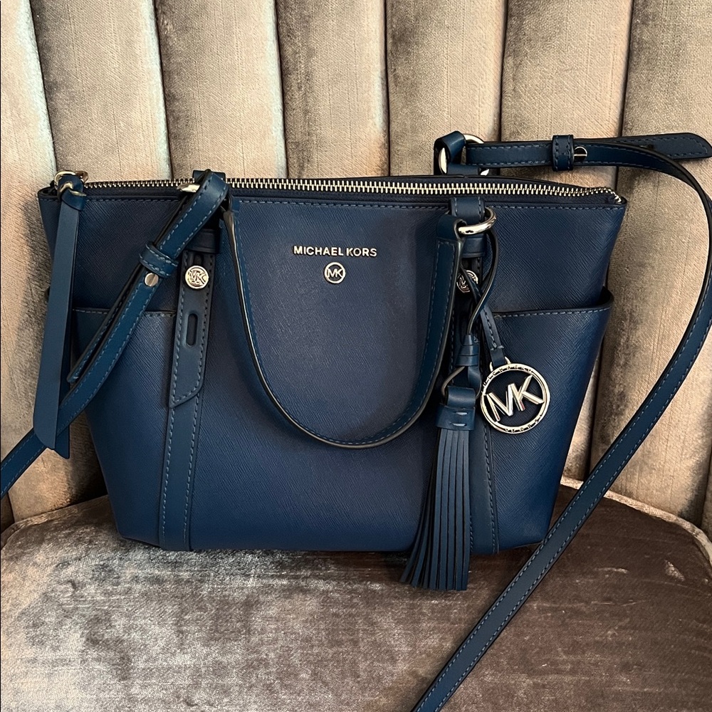 Michael Kors Sullivan top zip leather tote